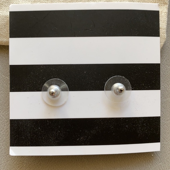 Earrings - Picture 2 of 4